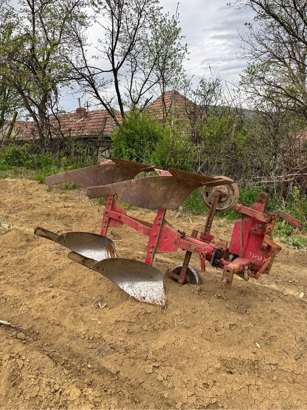 Plug agricol hidraulic reversibil cu doua trupite - stare excelenta