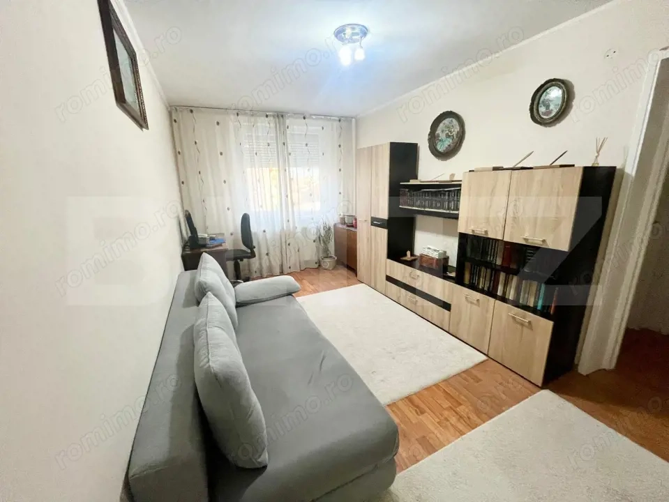 Apartament de vanzare zona - Velenta 
