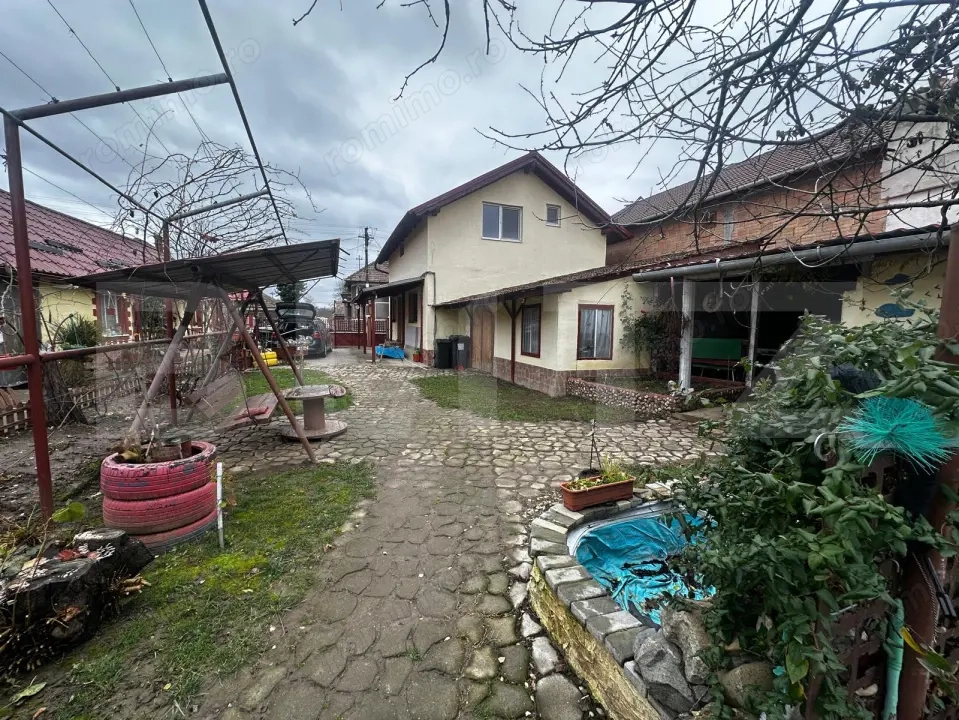 Casa individuala cu 4 camere si teren 640mp,Vintul de jos