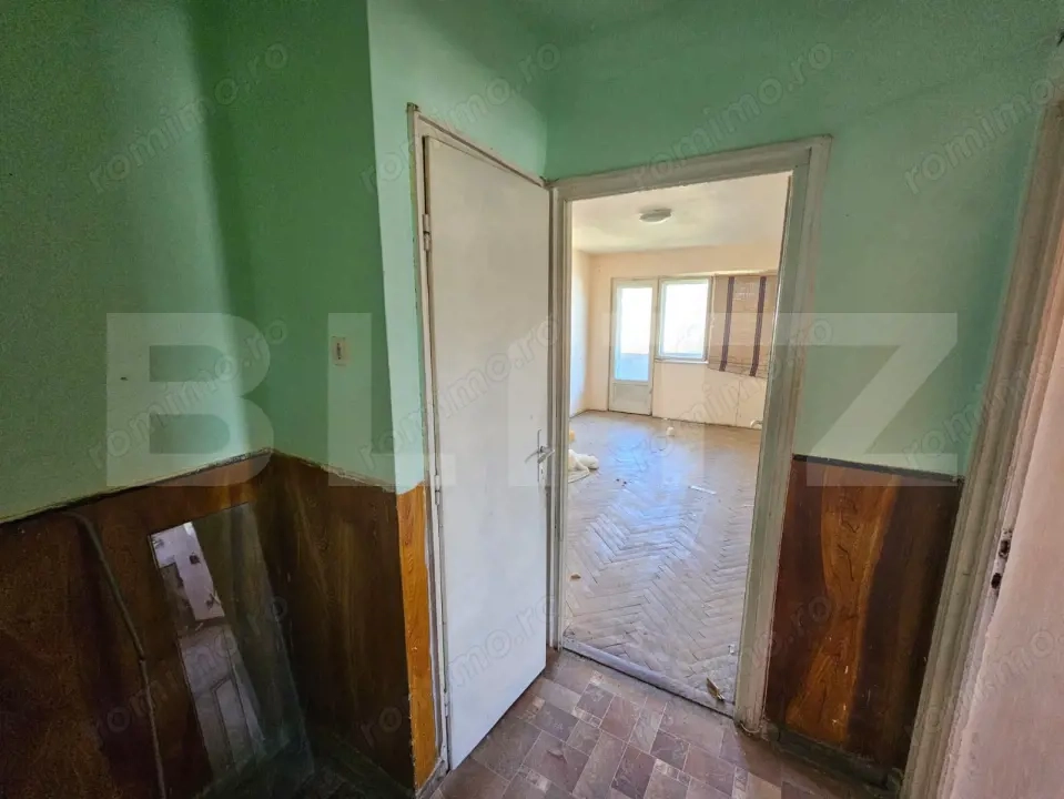 Apartament 2 camere, 52 mp, decomandat, etaj 2 – necesită renovare, Cugir