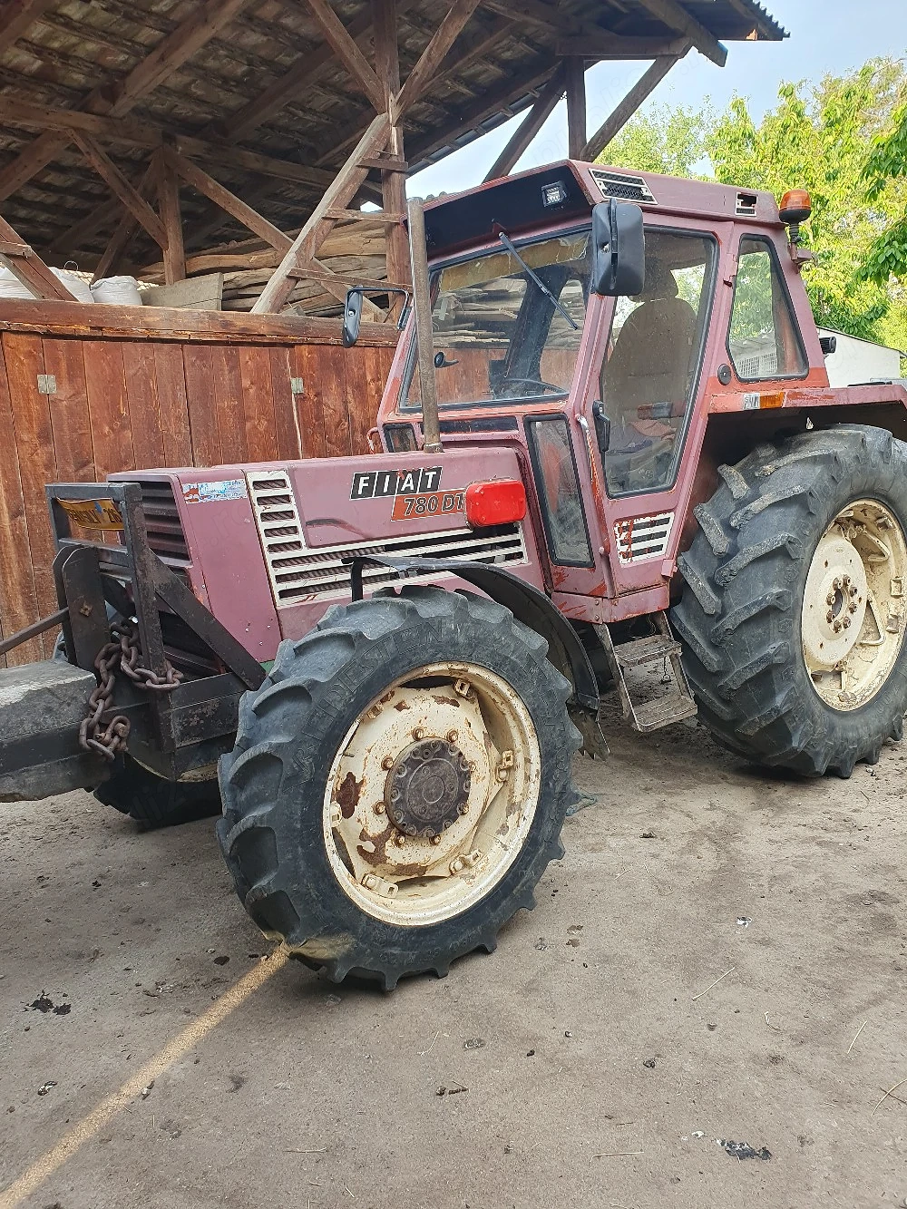 vând tractor Fiat 780 dt