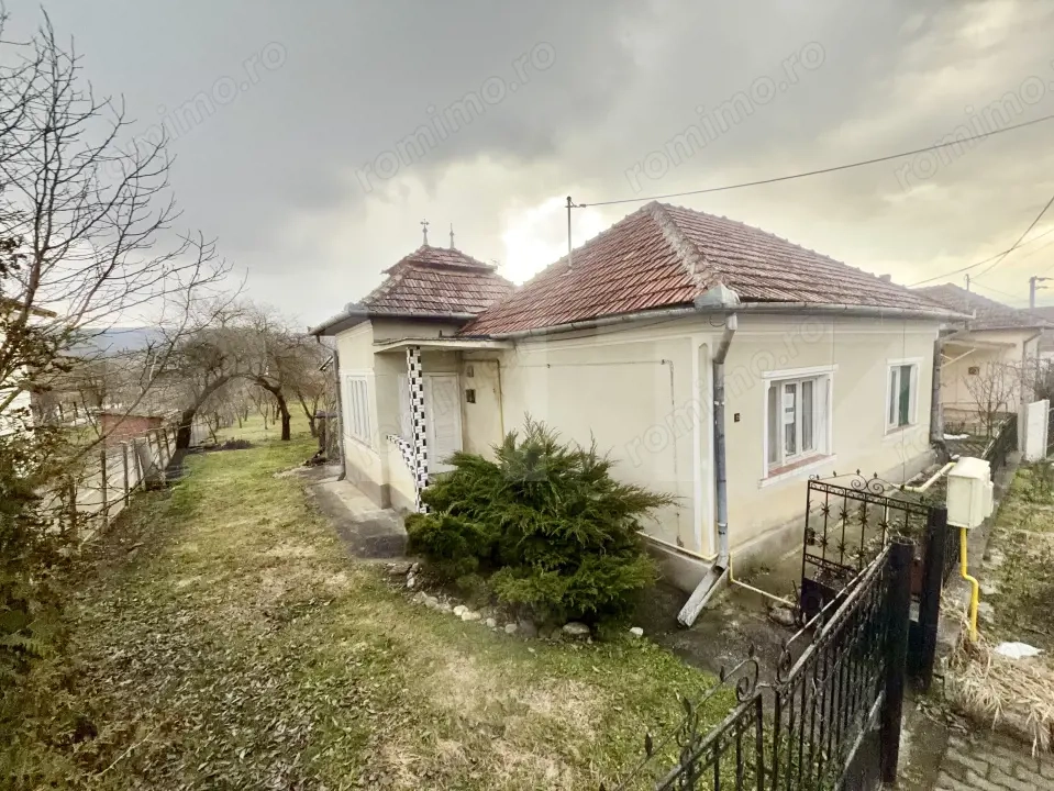 Casa 4 camere,teren 1400 mp,Uioara de jos