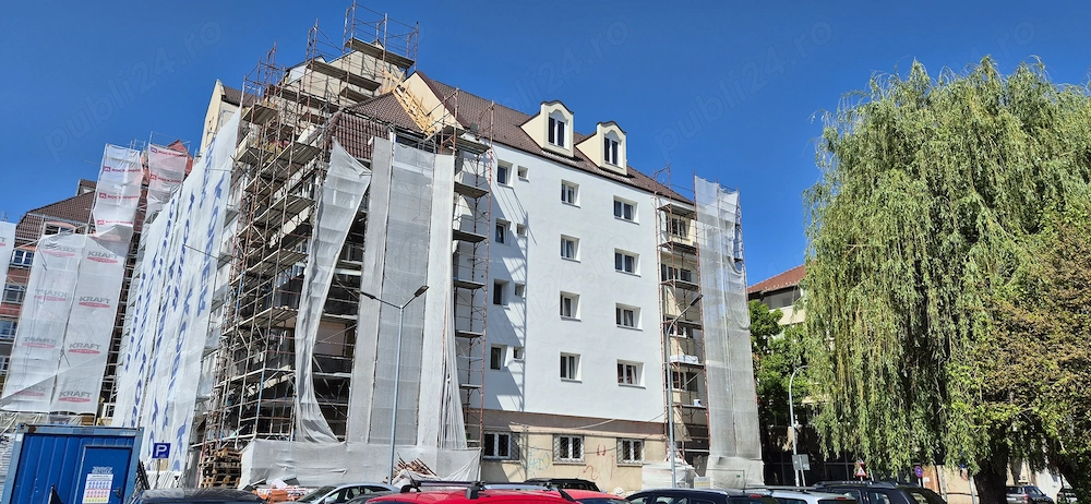 Vând Apartament cu 4 camere, zona Spitalul Județean