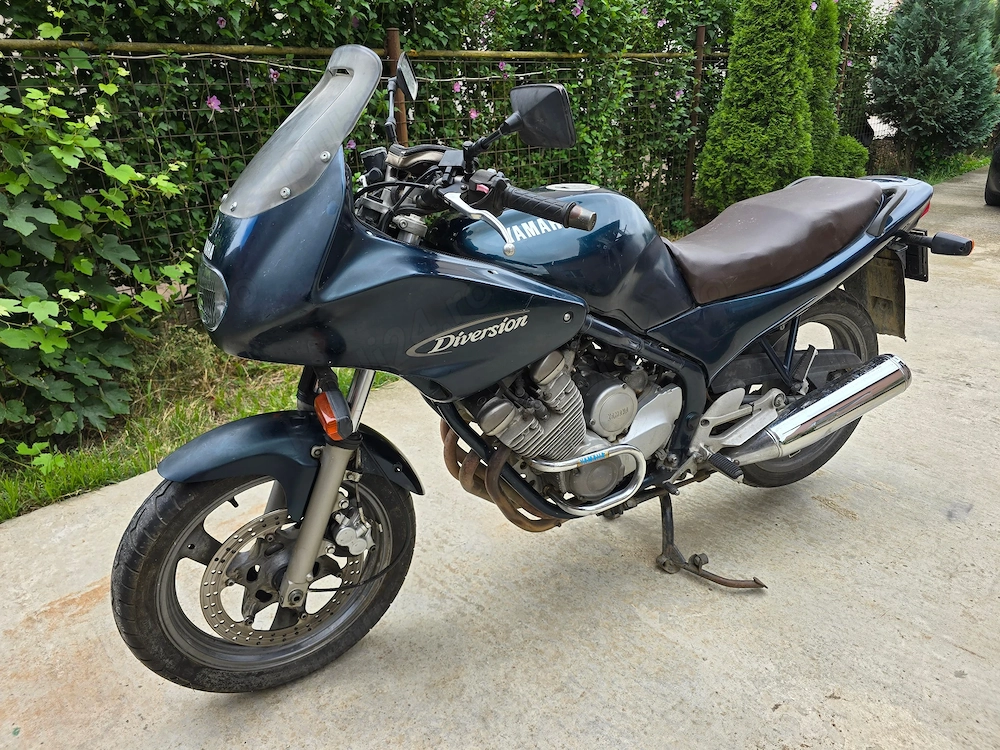 Motocicleta Yamaha