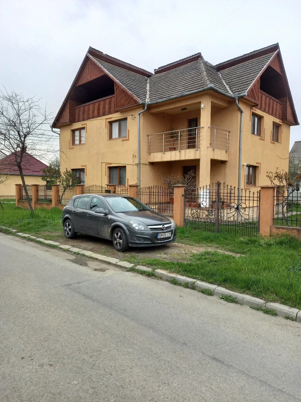 Vând casă cu etaj in Satu Mare