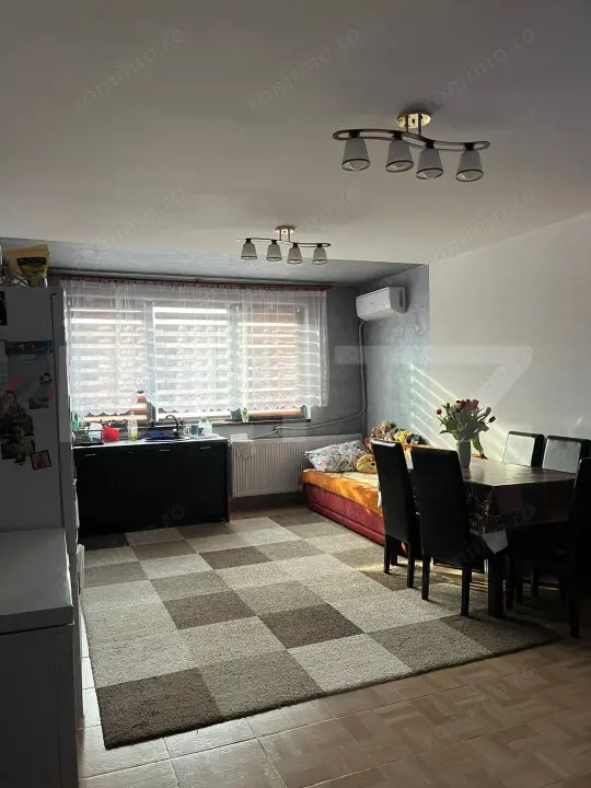 Apartament de 2 camere, mobilat, 50mp, parcare, zona Eroilor
