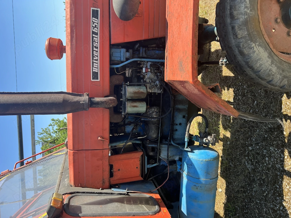 Tractor U650 cu carte 