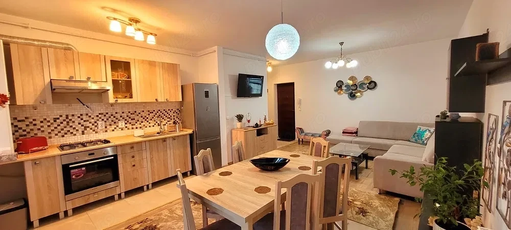 Inchiriez apartament 3 camere situat central