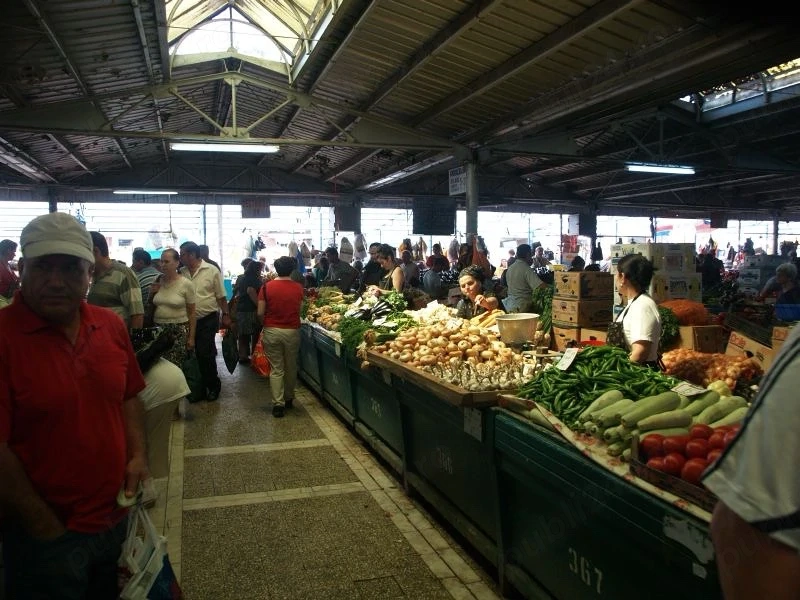Angajez vanzator legume piata mare din Ploiesti
