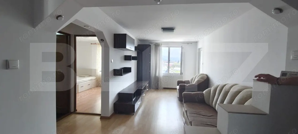 Apartament spațios și luminos, 3 camere, în Năsăud – complet mobilat și renovat