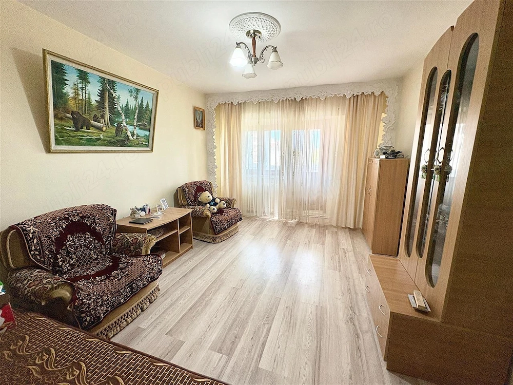 Apartament 3 camere, decomandat, 2 bai, oras Targu Frumos, jud Iasi