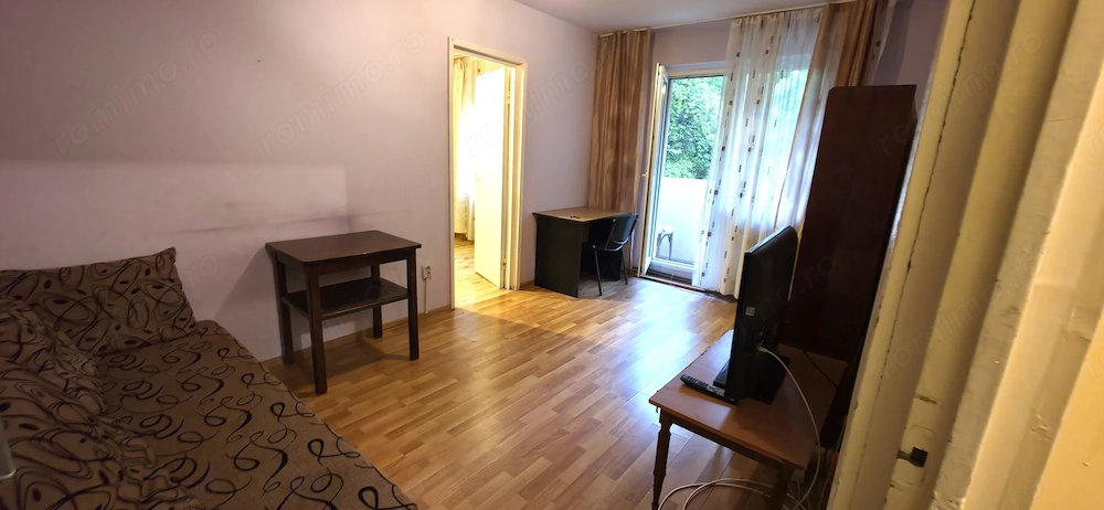 In fata la Sp. Judetean etaj 1 - 250 euro