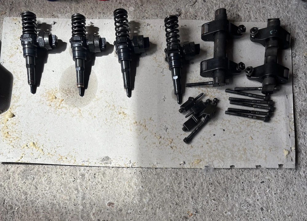 Set injectoare și ax de culbutori