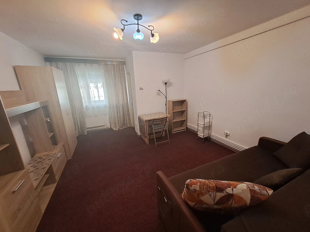 Garsoniera de inchiriat in oras Hunedoara,  zona centrala , mobilata, utilata, 160 euro luna