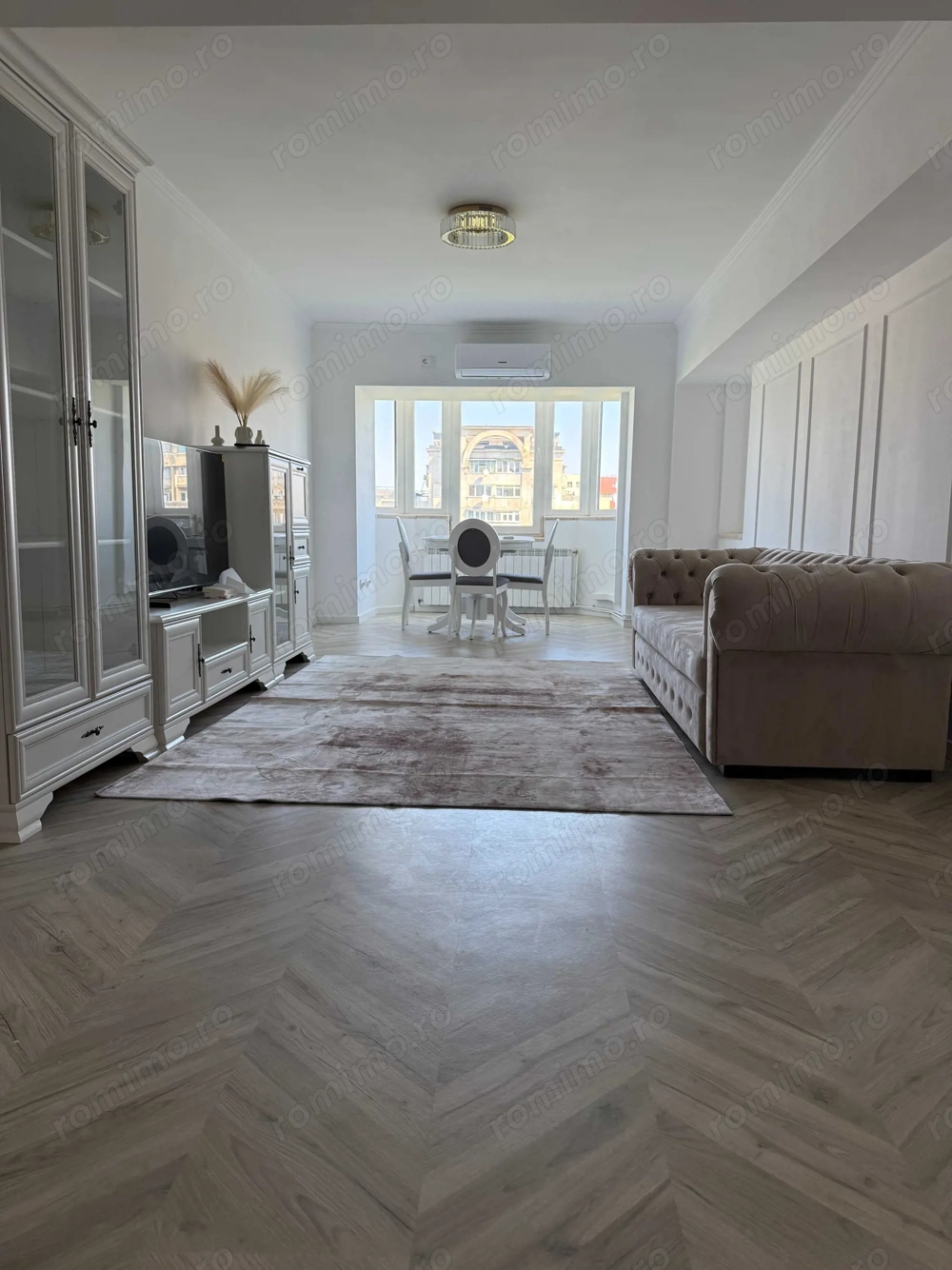 Închiriez apartament 3 camere, Unirii, renovat, centrală proprie