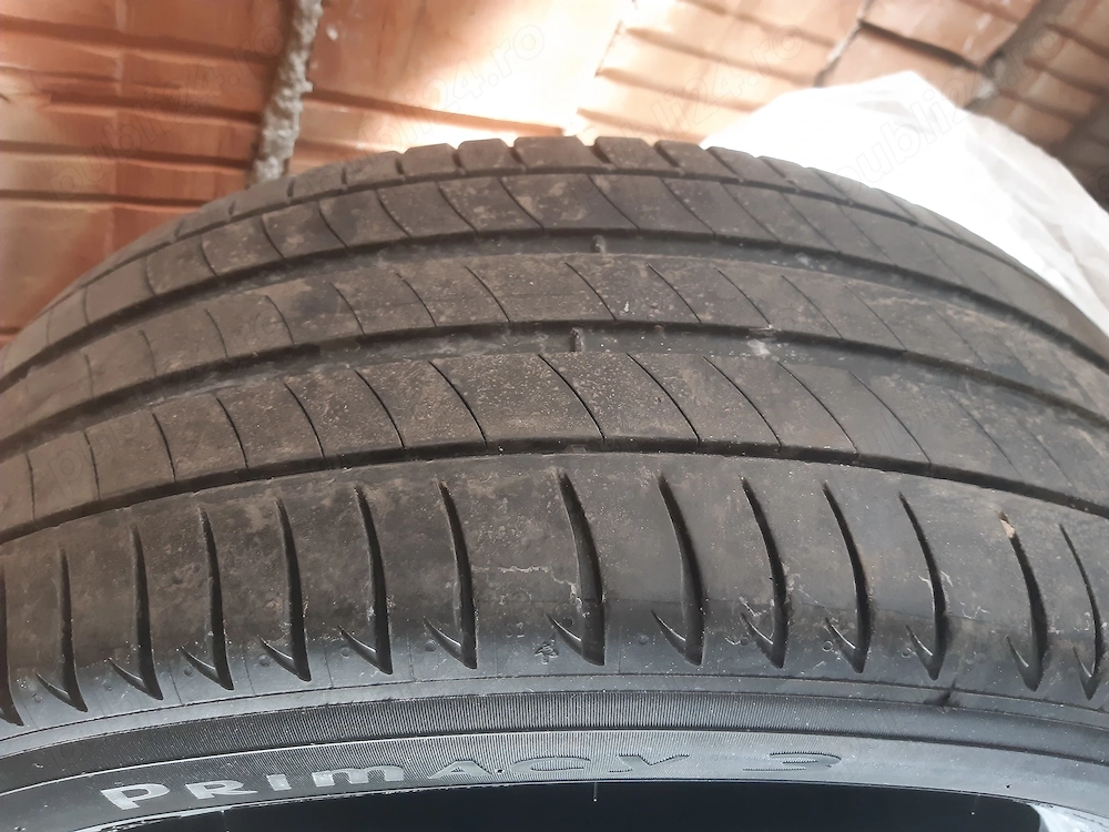 Vând 2 cauciucuri Michelin 225 50 r18 de vară. Preț 250 RON. 