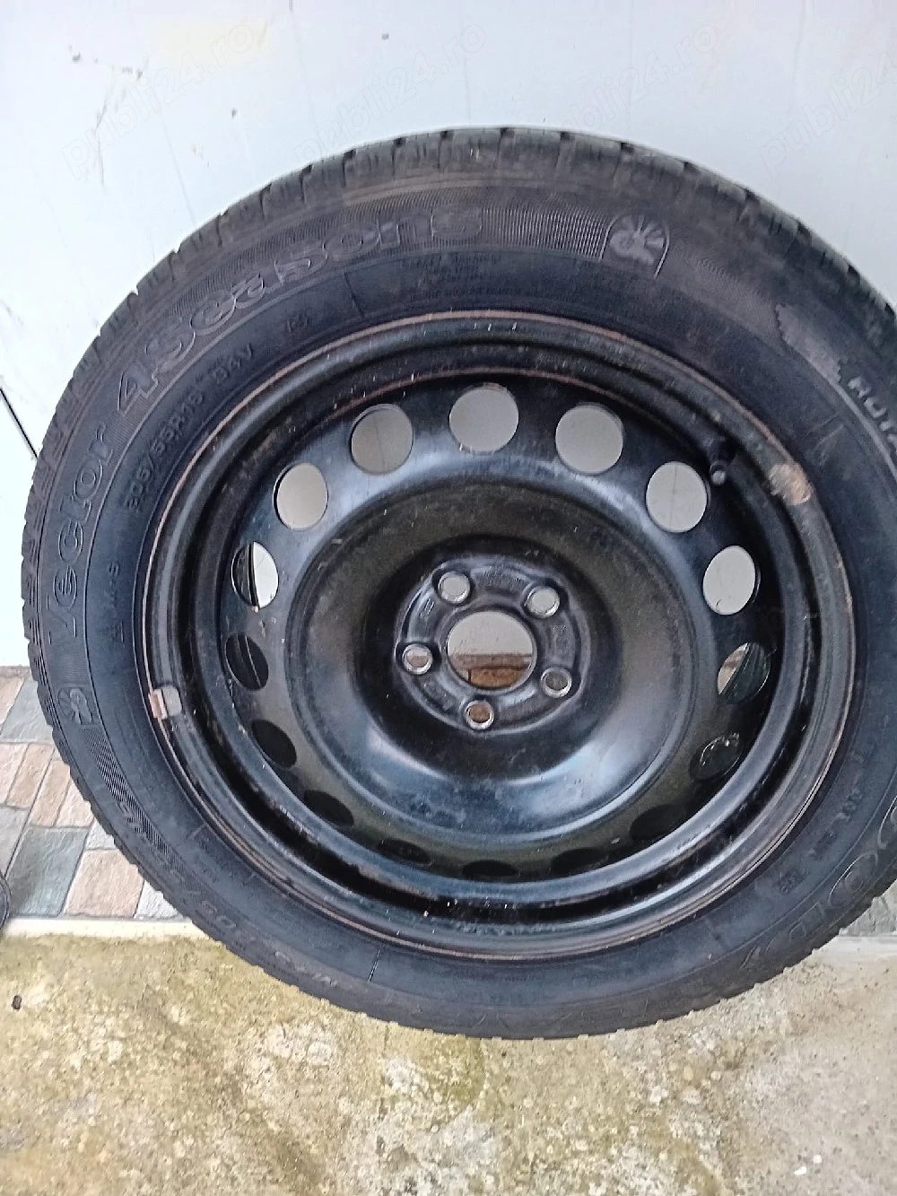 vind  roata auto 205-55-R16 in  5 prezoane