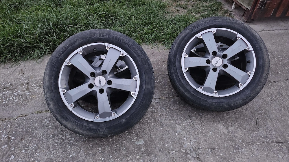 vand 4 cauciucuri 