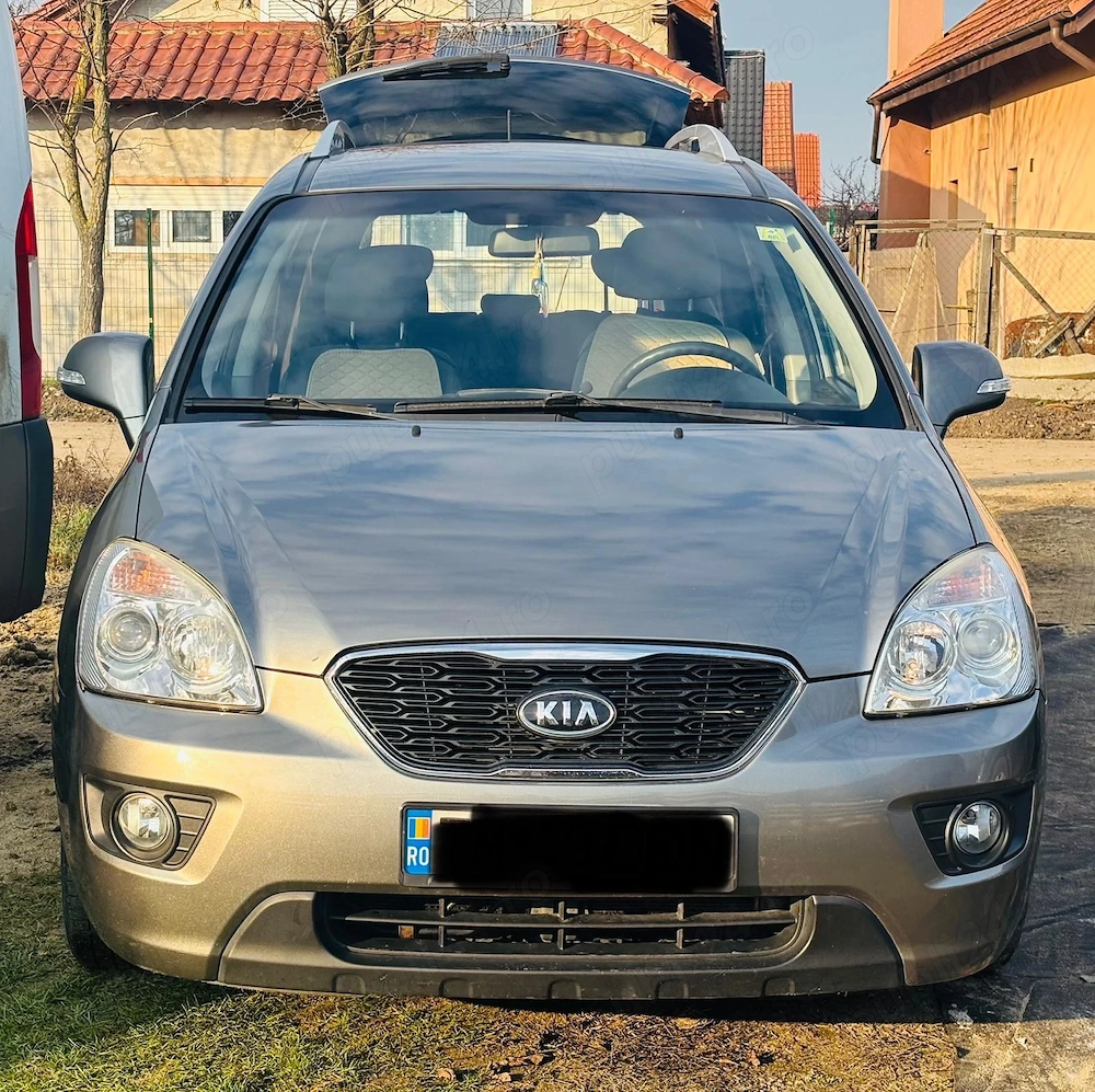 Mașină Kia Carens