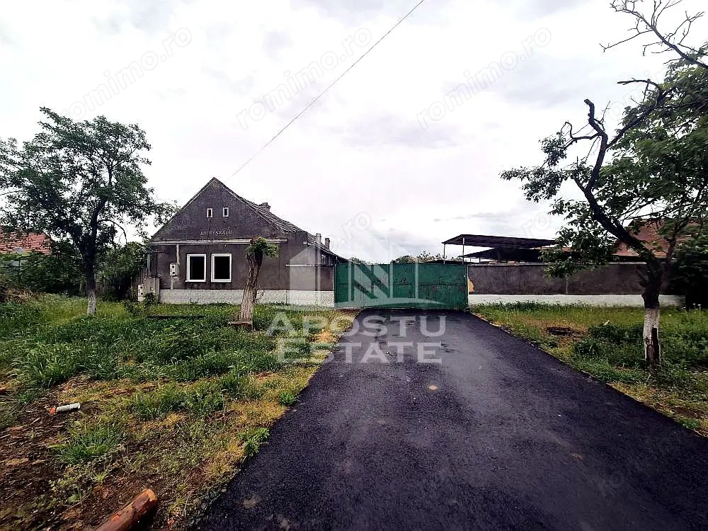 Casă veche de vânzare în Pesac, teren 1.439 mp.