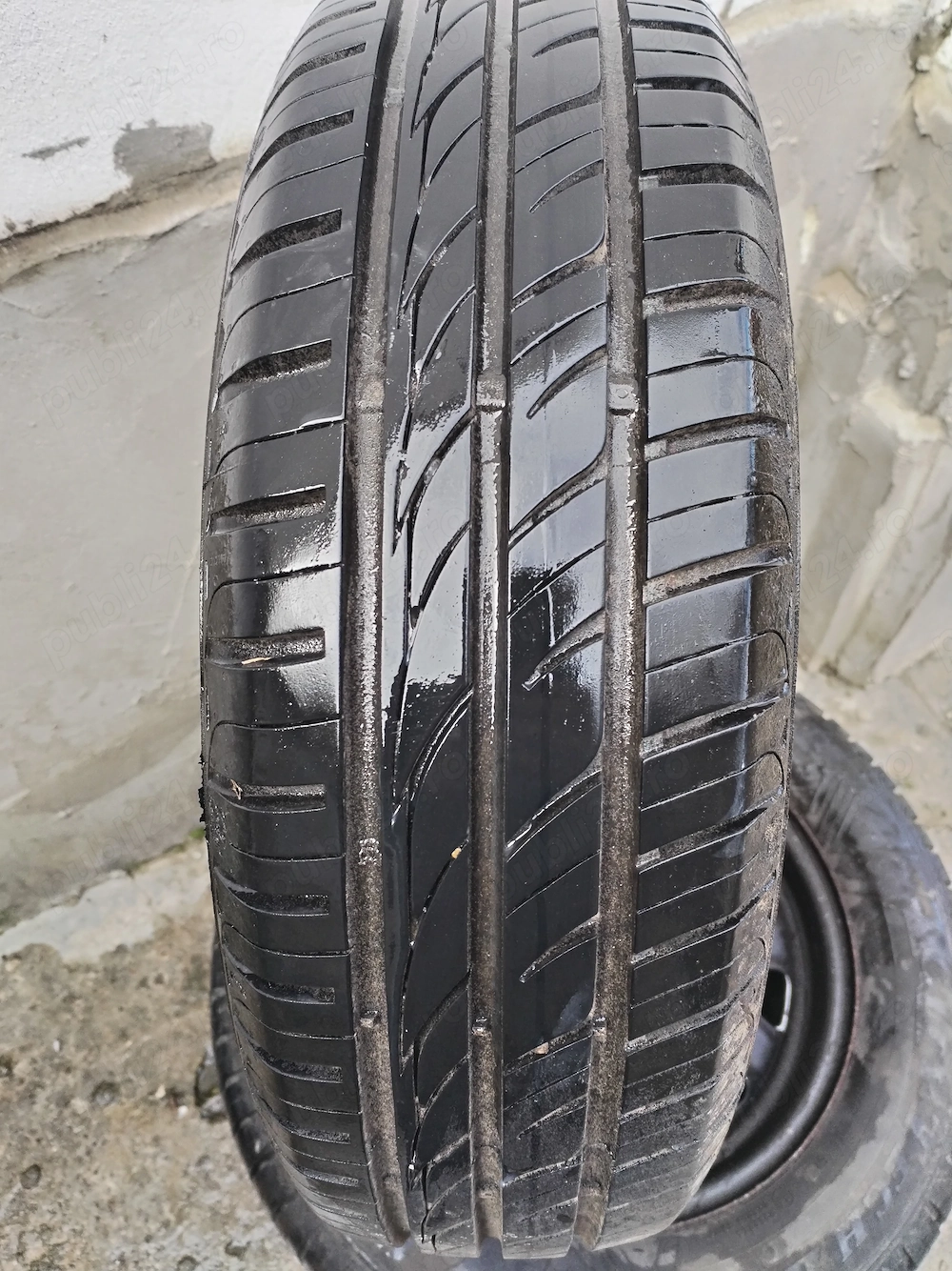 Vând 4 cauciucuri de vara wiking 175 70 r14 preț 350 lei negociabil nr tel 0735817136 
