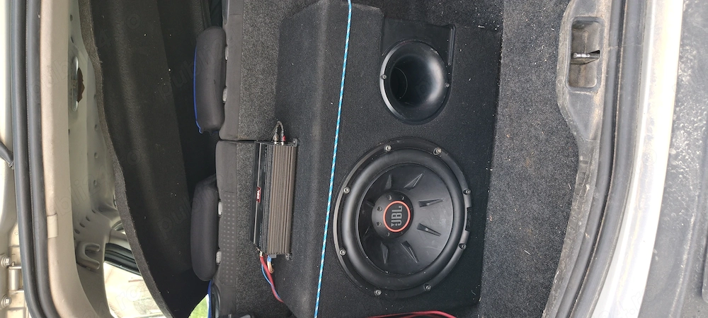 Vând boxă jbl pentru mașină cu statie pe ia