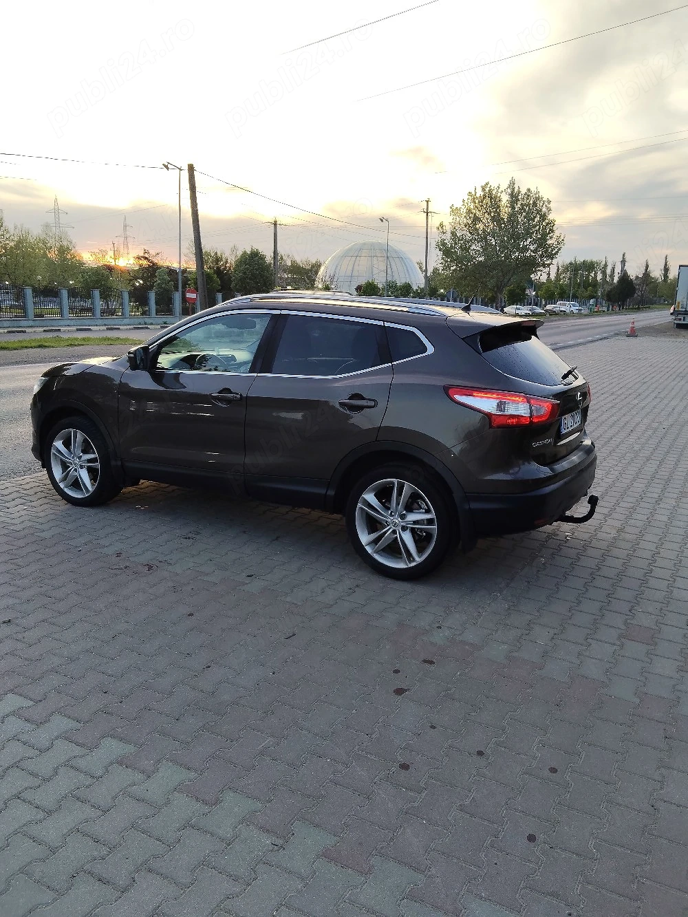 vând Nissan Qashqai 