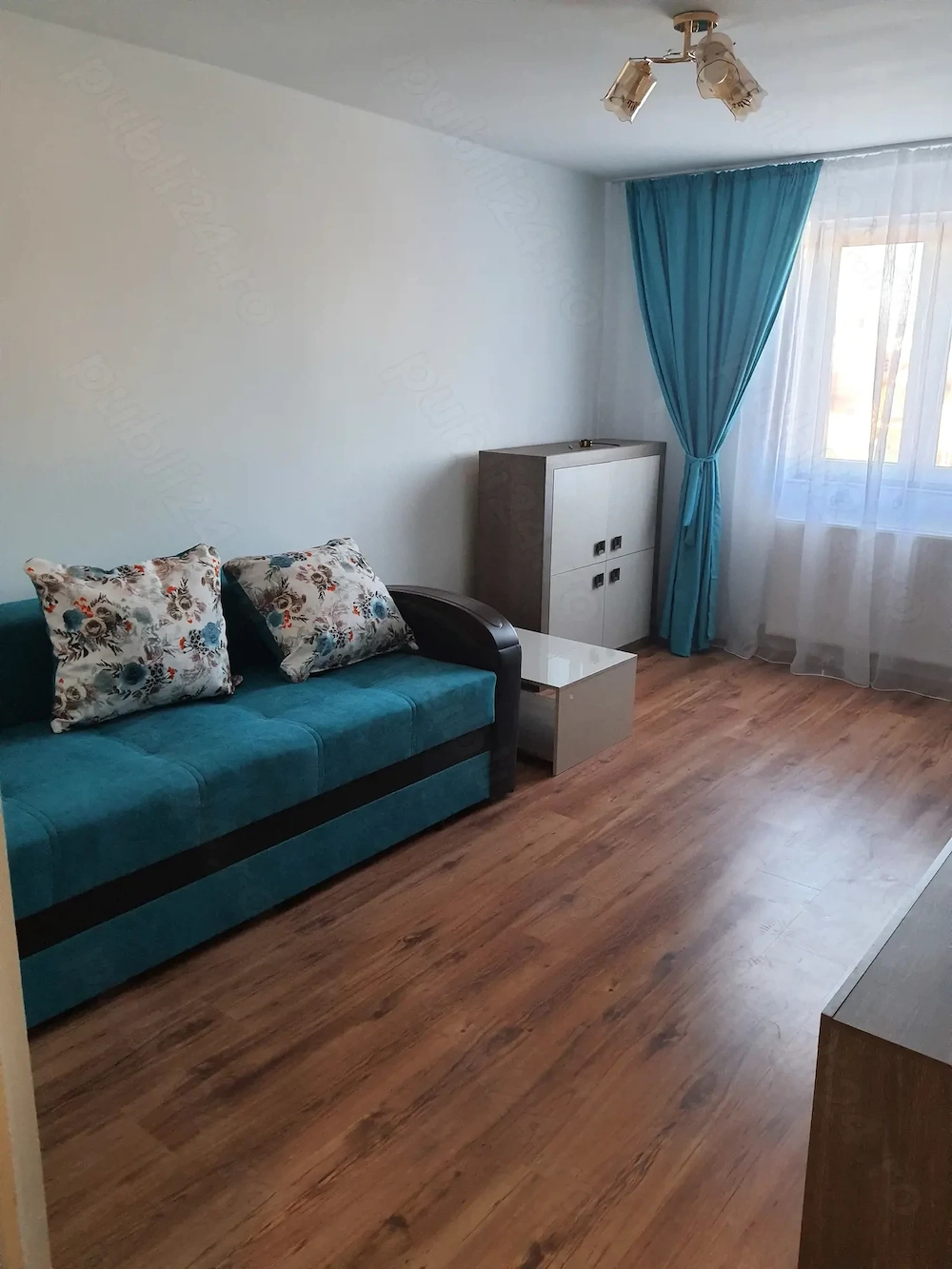 Vand apartament 3 camere in Campina et.2 4,str.Maramures zona Autogara ,se vinde asa cum este mobila
