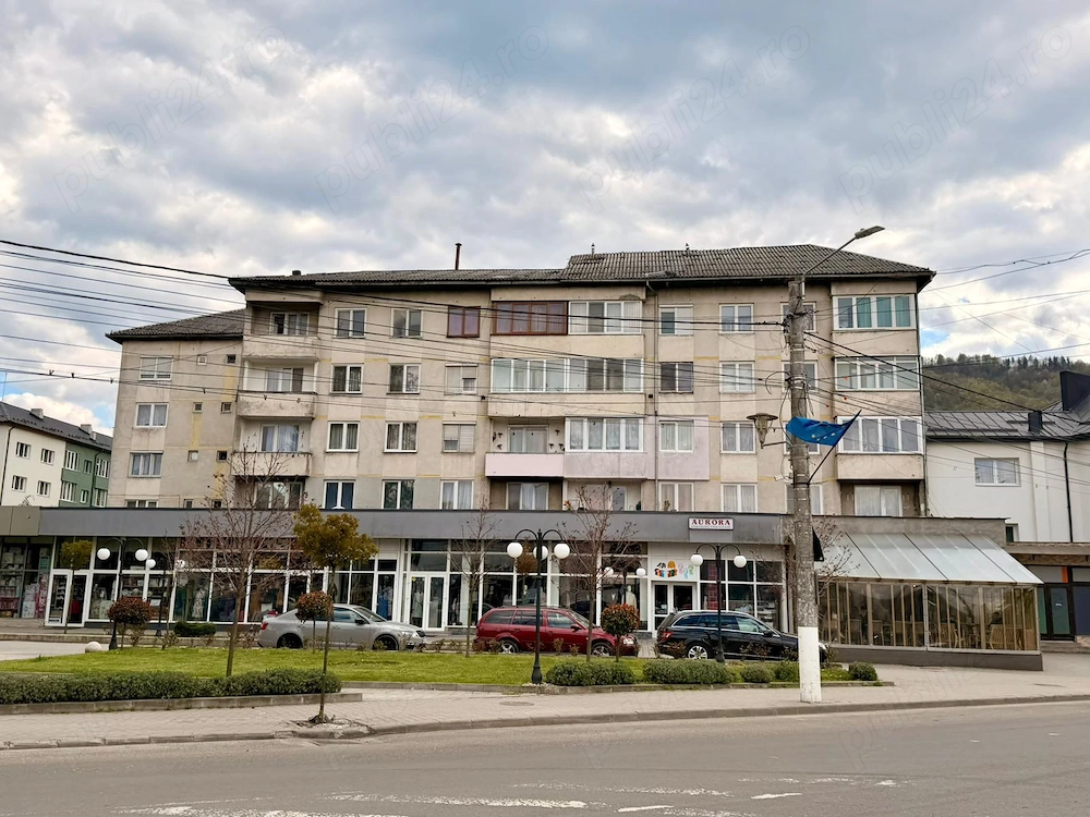 Apartament cu 4 camere de vanzare in Viseu de Sus !