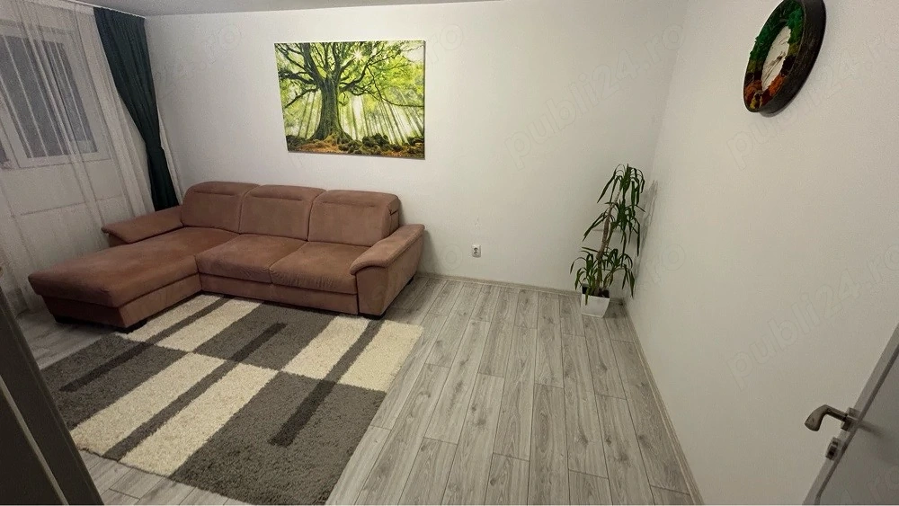 Inchiriere apartament cu 3 camere+loc de parcare.