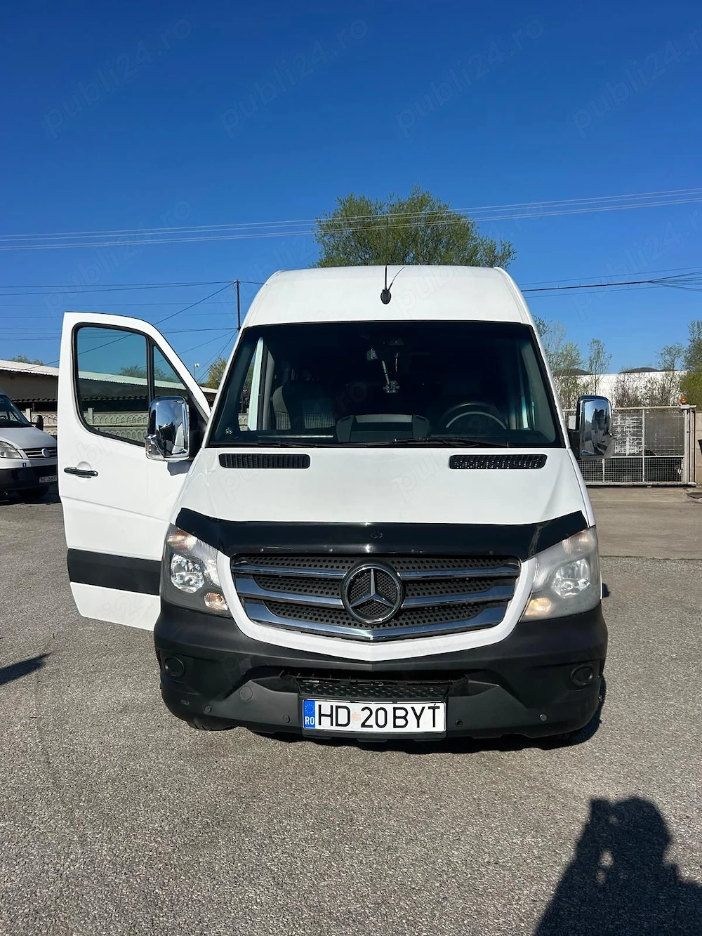 Vand microbuz Mercedes-Benz 20+1 locuri