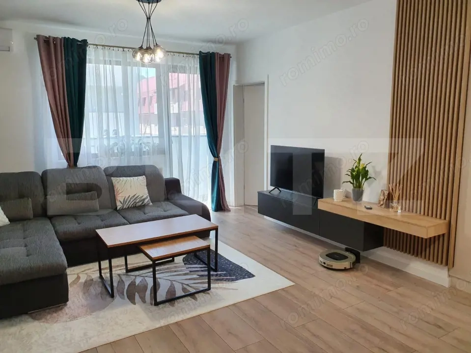 Apartament de vanzare, 3 camere, 2 bai, garaj + boxa, zona Subcetate
