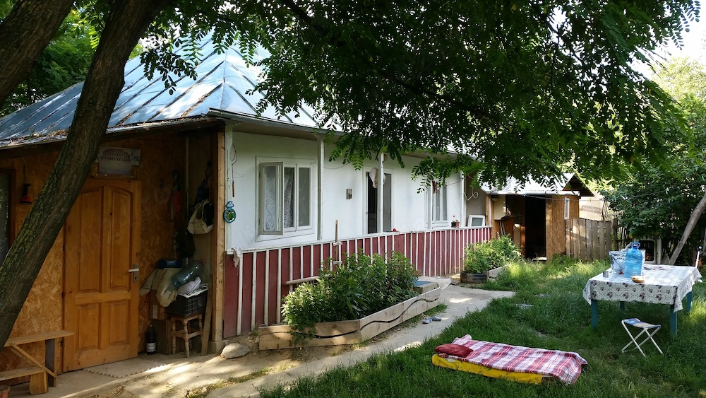 Casa taraneasca cu pamant