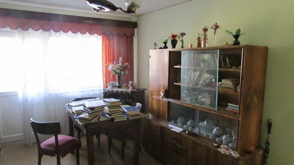 Apartament cu 3 camere decomandat-etaj2- Călan