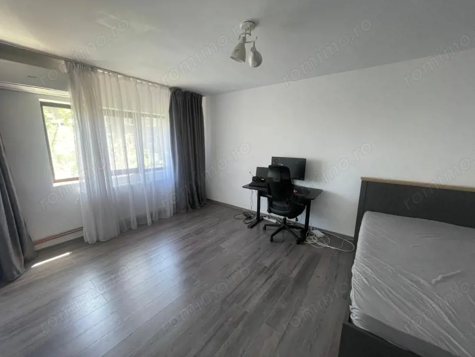 Garsoniera decomandata, 34 mp, etaj 3, zona Craiovita Noua