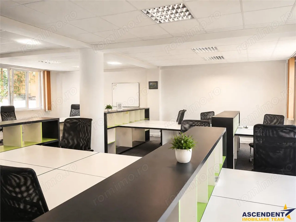 Spatiu, configurat pe trei niveluri, Central, Brasov