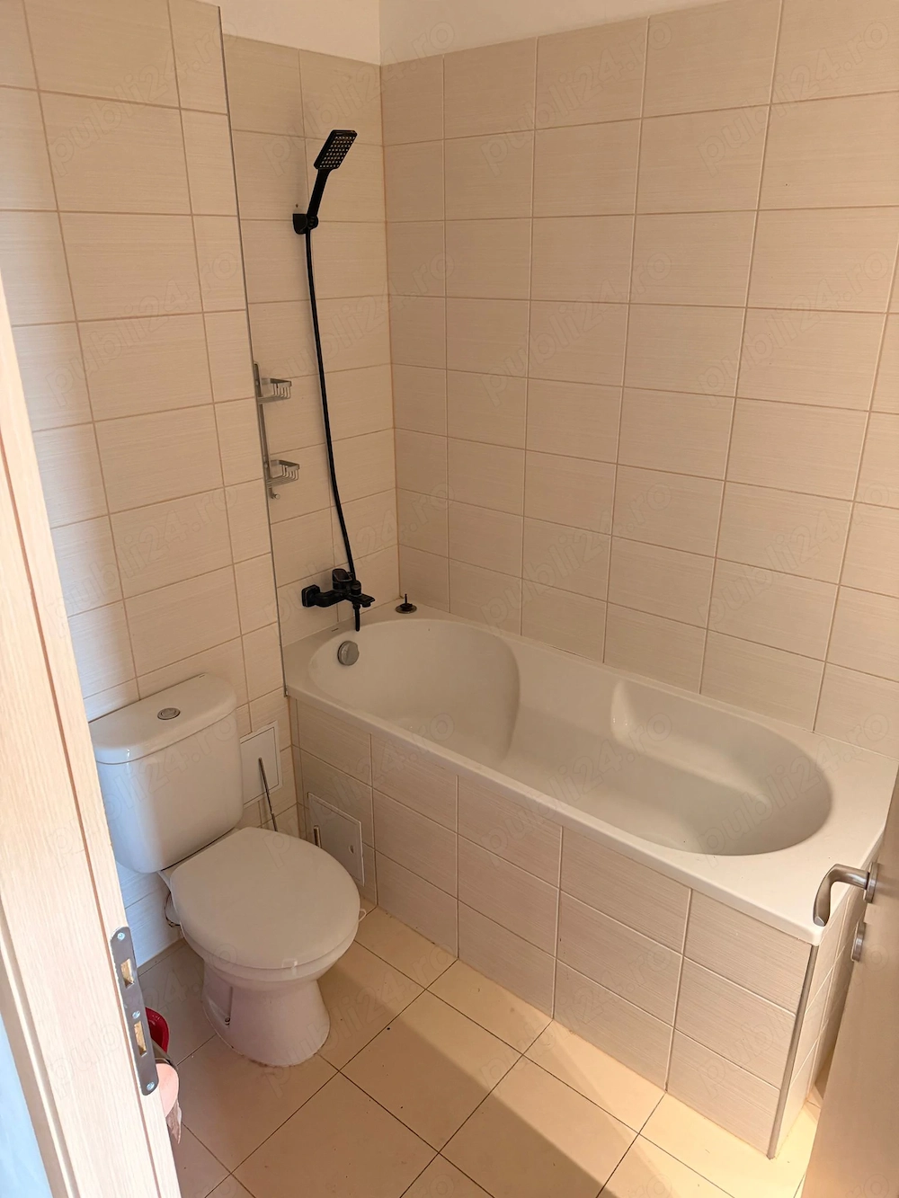 Inchiriere garsoniera decomandata in complex Edenia Titan cu centrala proprie
