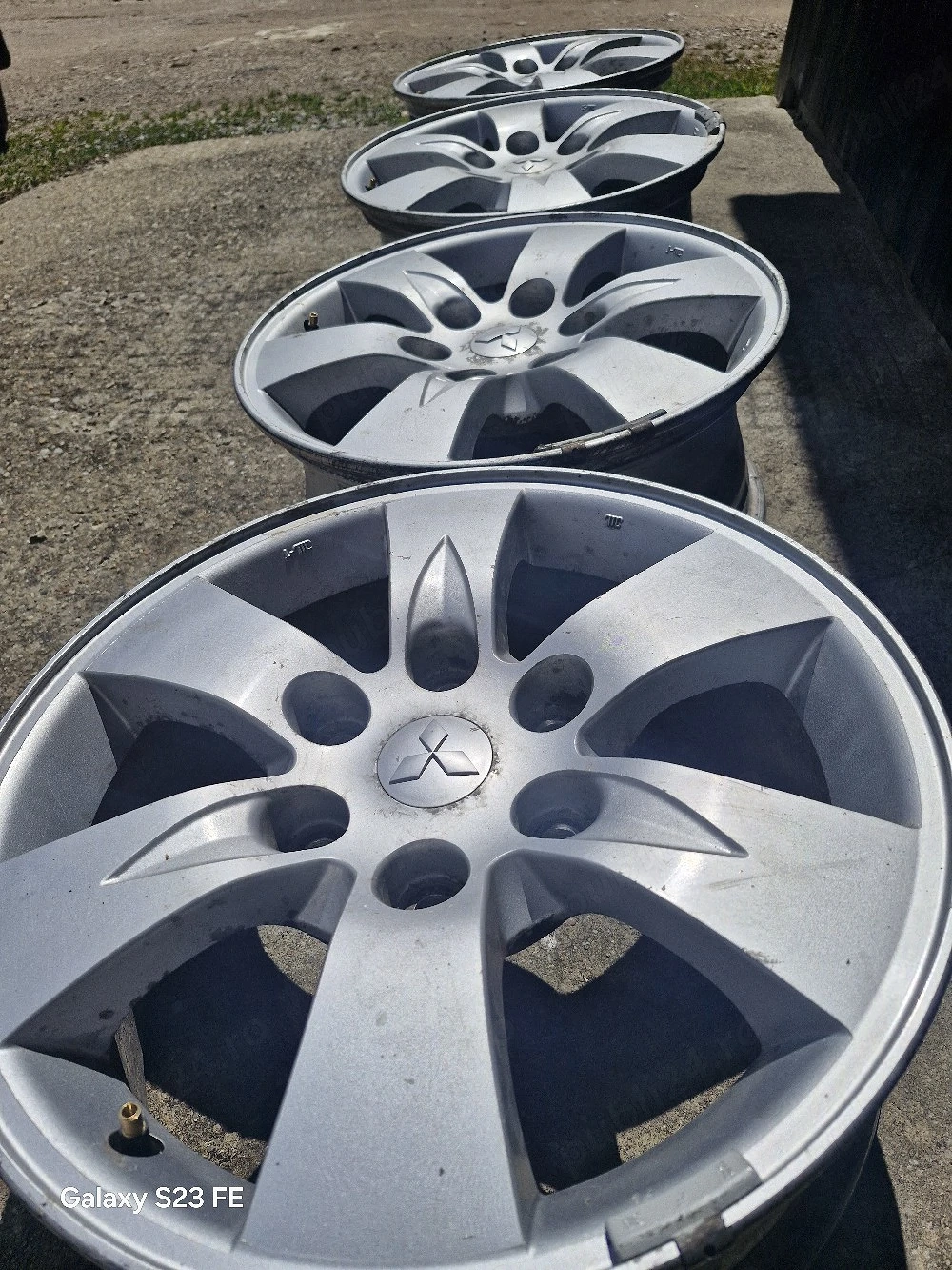 Vind genti Mitsubishi L200  R17