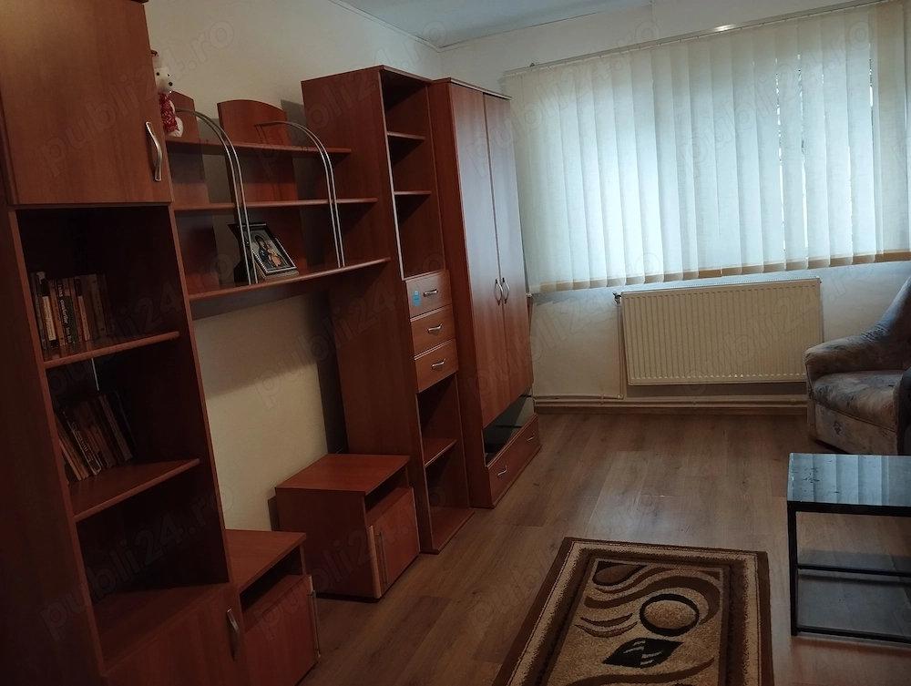 Închiriez apartament cu 2 camere 