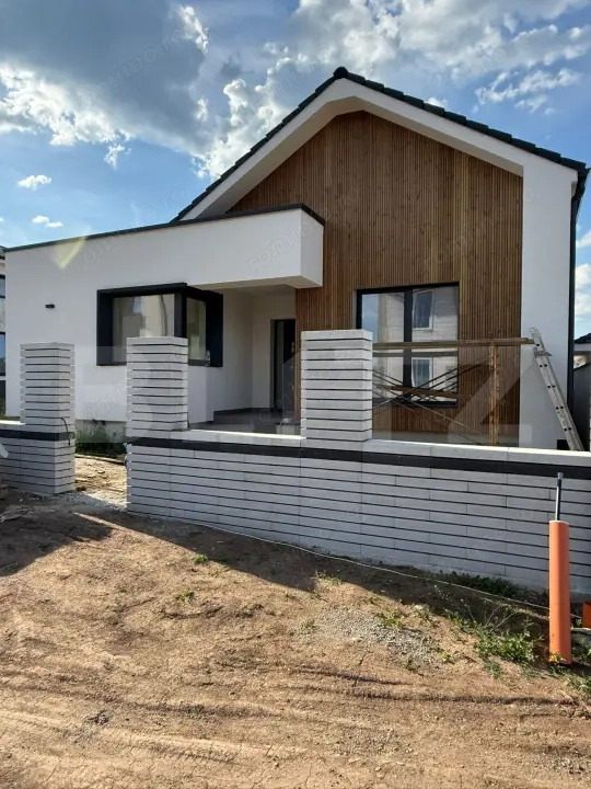 Casă individuală la cheie, 4 camere, zona Cetate - Valea Popii