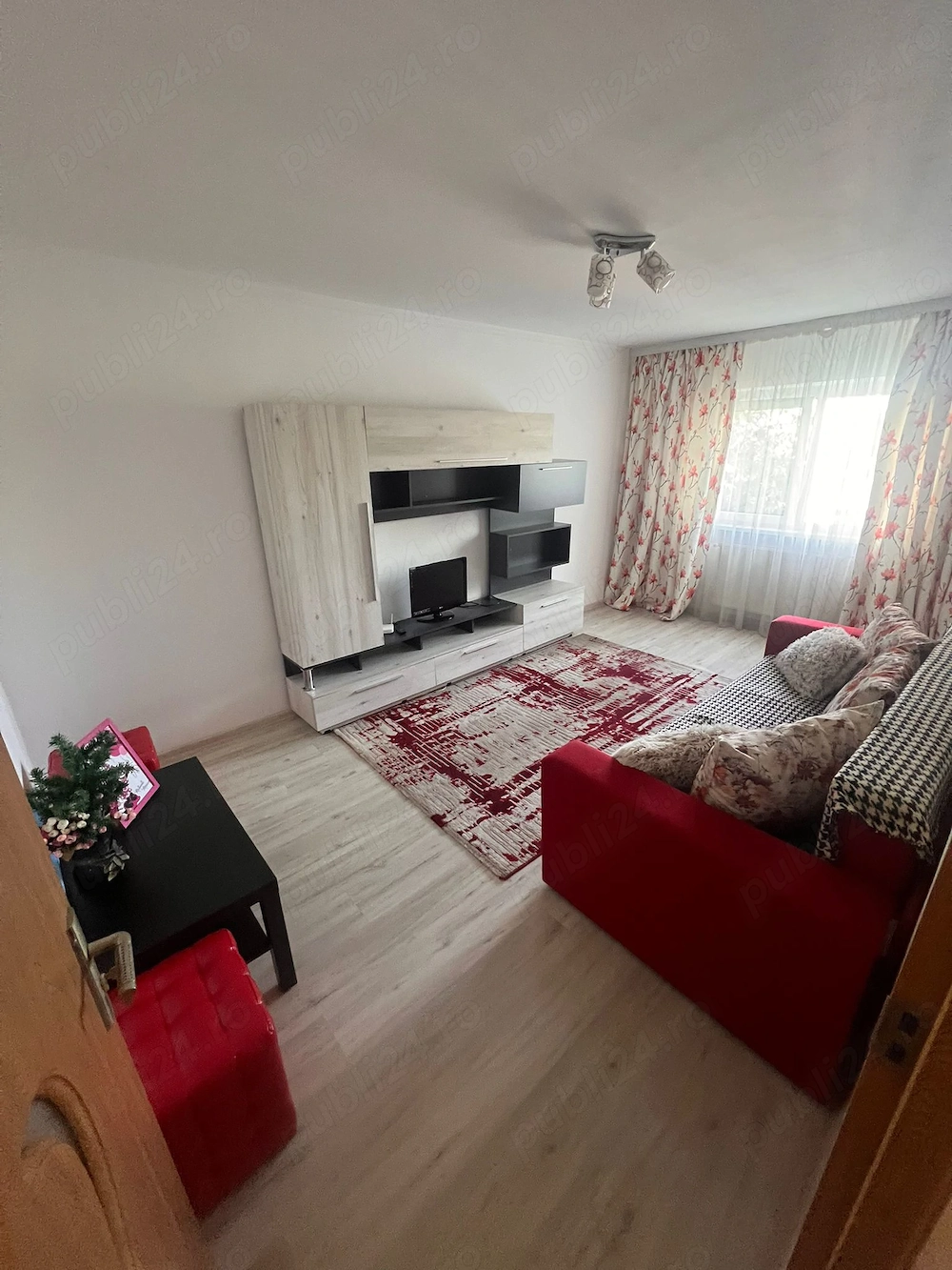 Inchiriez apartament 2 cam Scolilor cu Rosiori ultracentral Braila jud Braila propr pret 340 euro