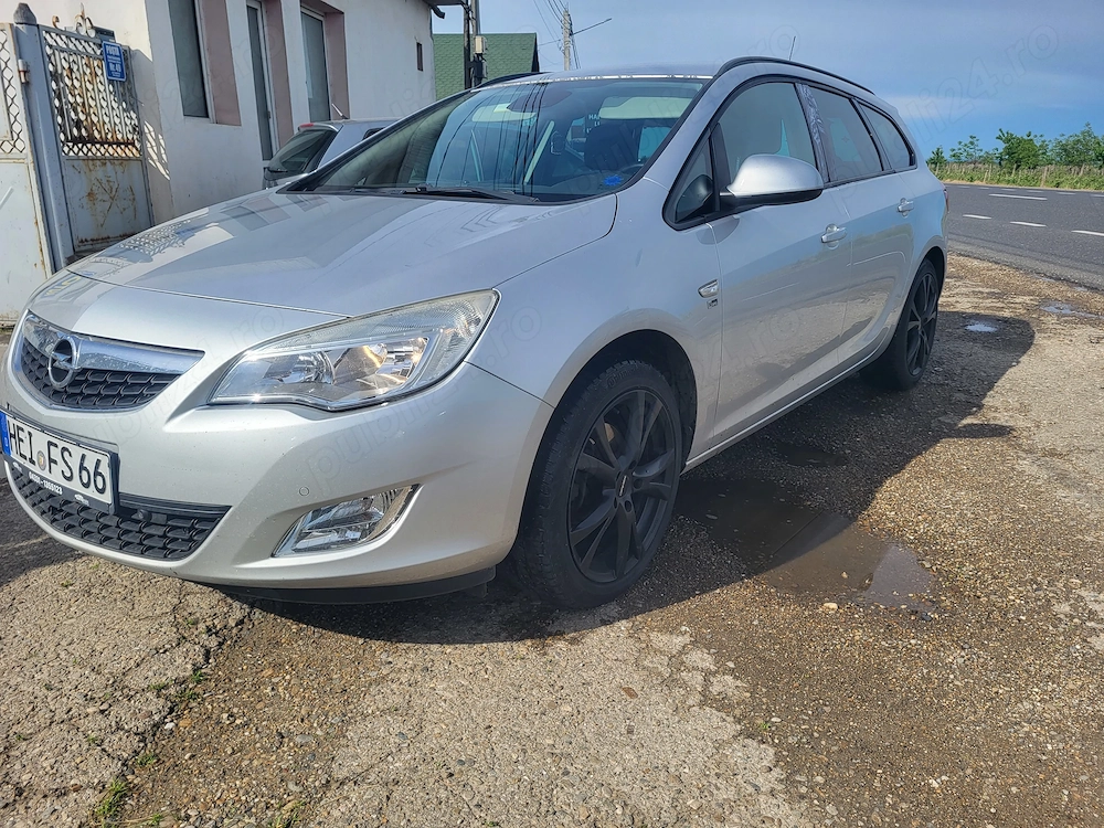 Vând opel astra j 2013