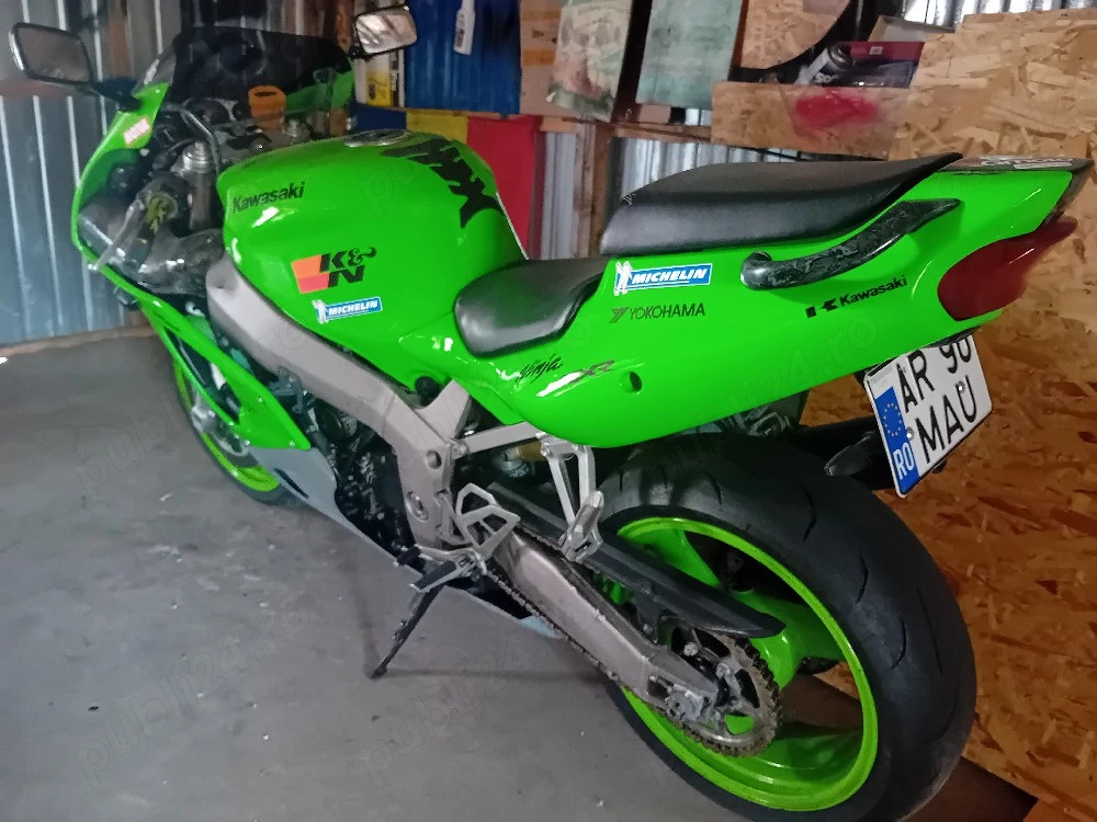 kawasaki Ninja ZX-7R 