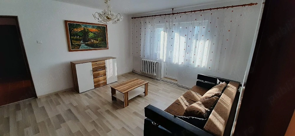 Închiriez apartament 2 camere, zona centrală, et 3 