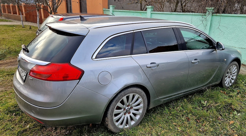 OPEL INSIGNIA 2.0 CDTI  cu motor care bate pentru dezmembrare