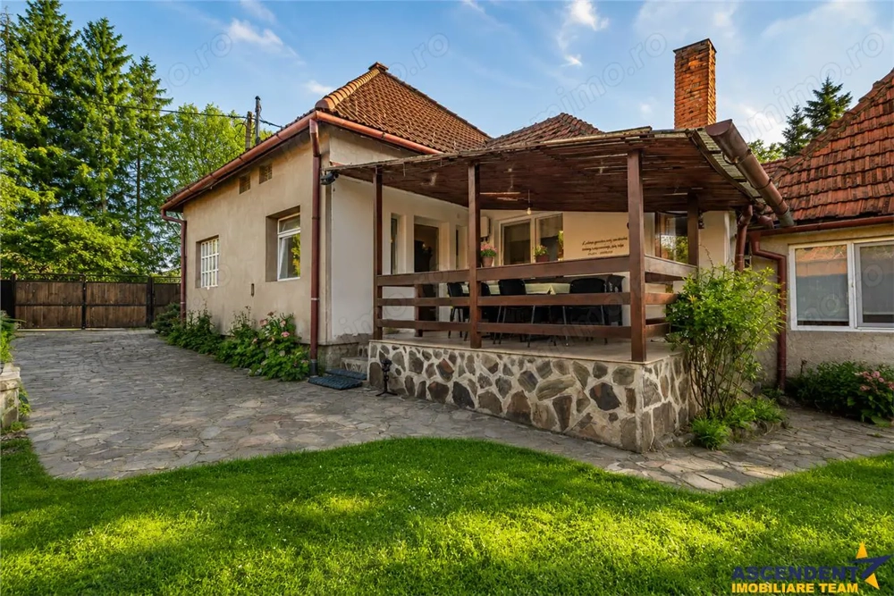 Casa familiala cu: teren 2.822 mp,jacuzzi, atelier,terasa,Central Capeni Baraolt