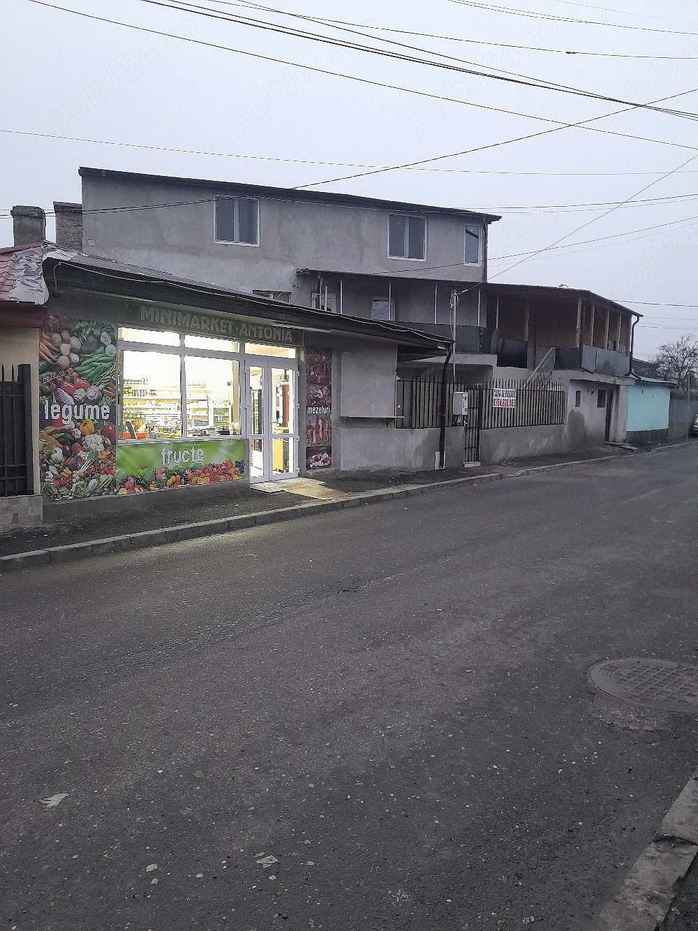 propietar ofer spre vânzare 8 camere plus terasa plus magazin alimentar 155 de mi EUR 