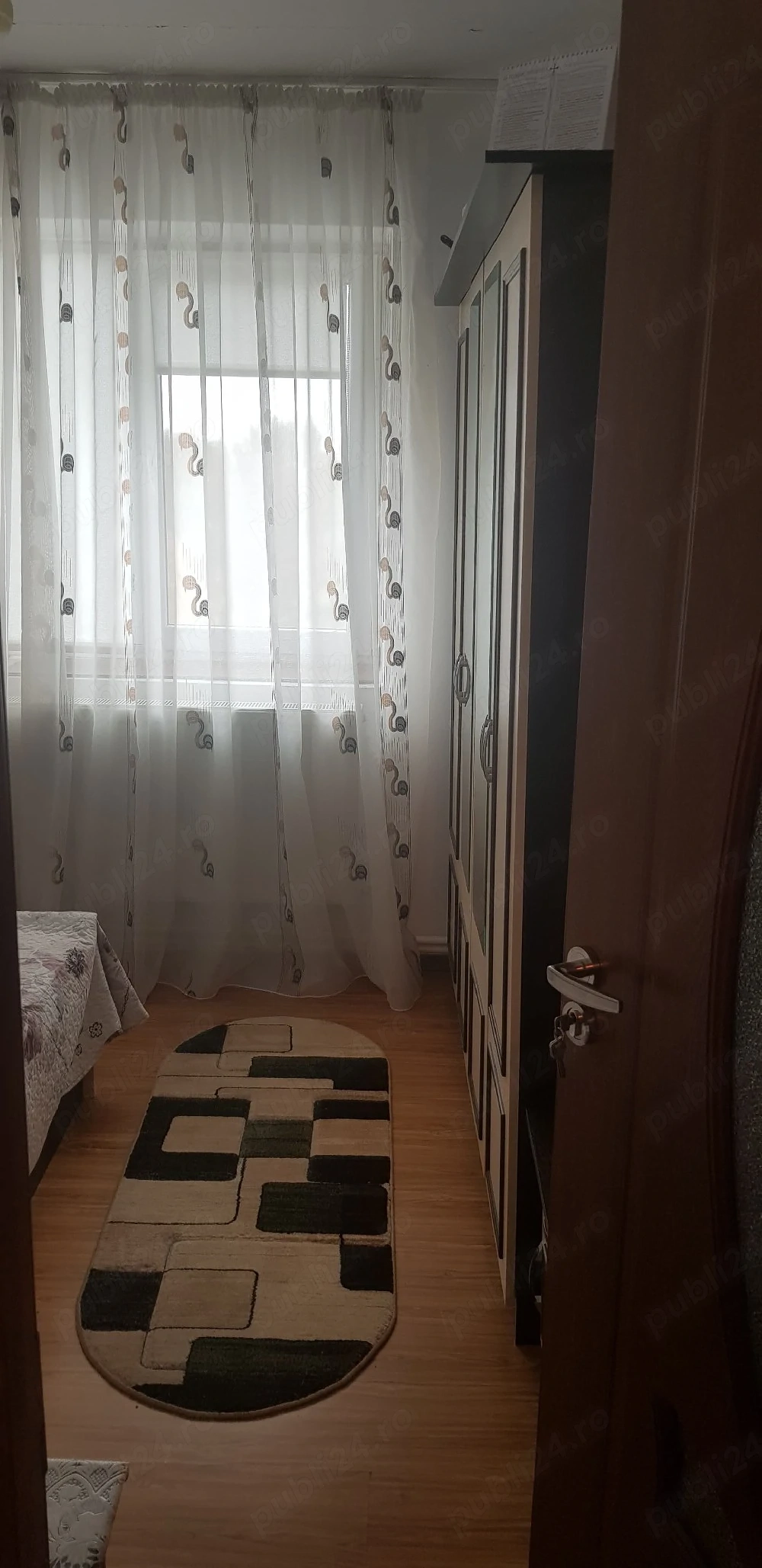 Vand apartament cu 4 camere 