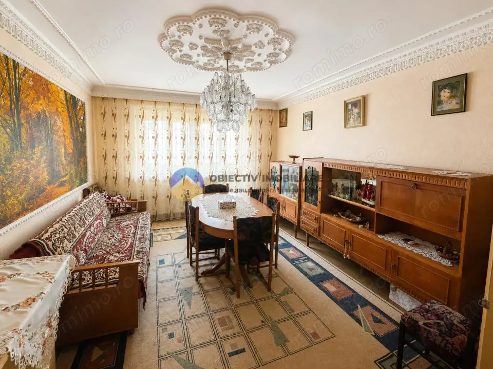Apartament 4 camere. ,Bdul Traian la H-uri Piatra Neamt