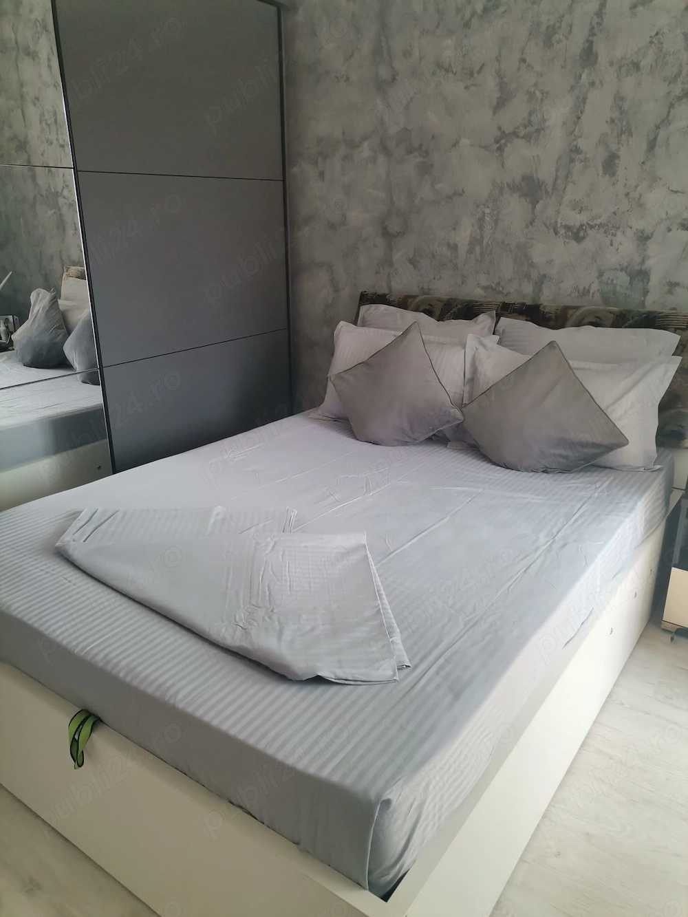 Apartament 3 camere de vânzare 